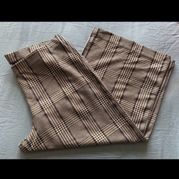 H&M Pants - H&M PLUS SIZE PLAID PANTS 🖤